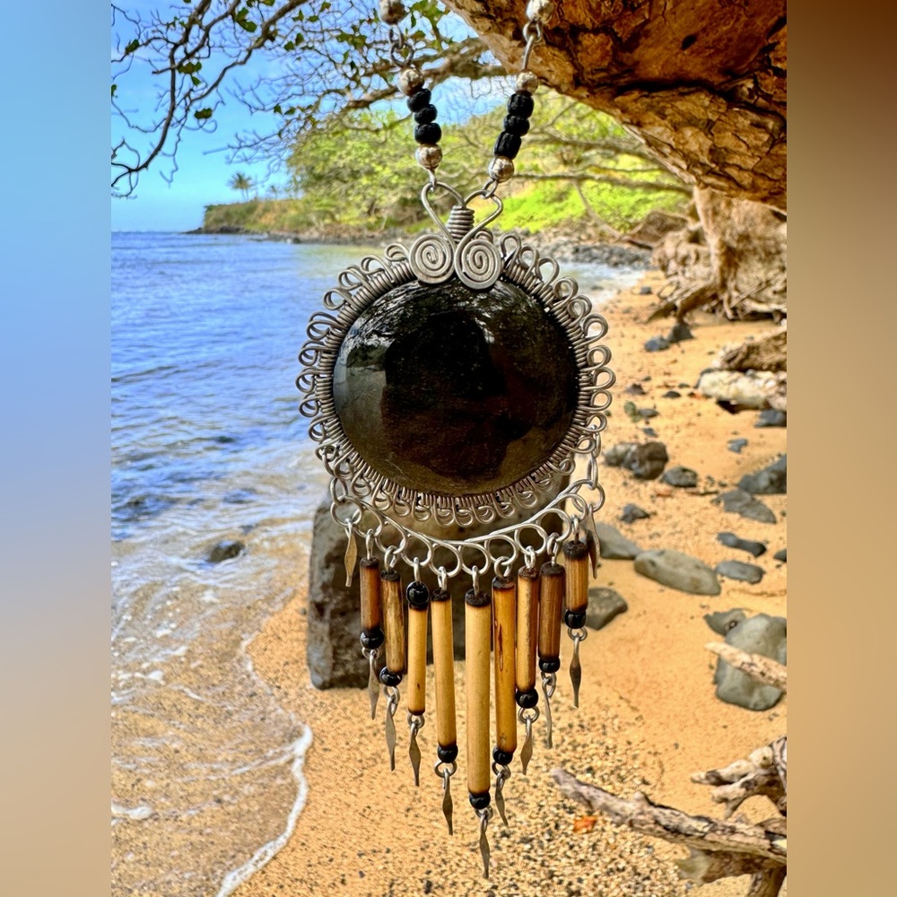 Wired semiprecious stones necklaces